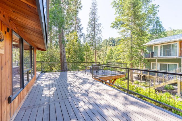 38954 Lake Point Court, Bass Lake, CA 93604