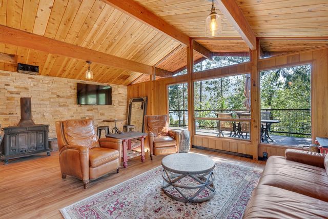 38954 Lake Point Court, Bass Lake, CA 93604