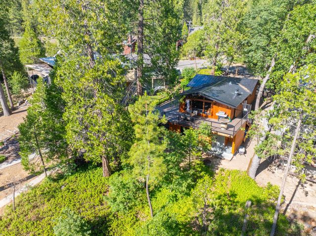 38954 Lake Point Court, Bass Lake, CA 93604