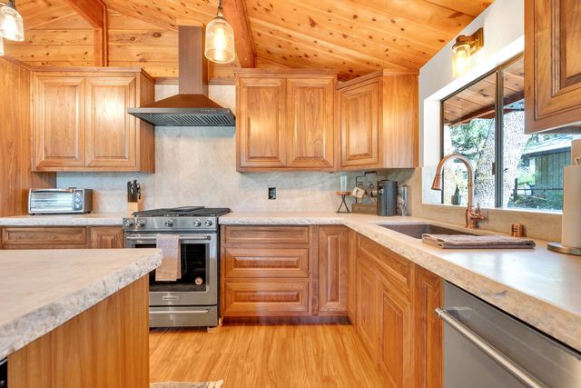 38954 Lake Point Court, Bass Lake, CA 93604