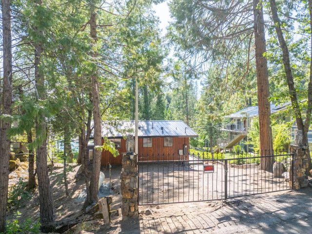 38954 Lake Point Court, Bass Lake, CA 93604
