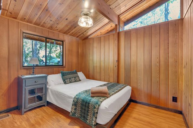 38954 Lake Point Court, Bass Lake, CA 93604