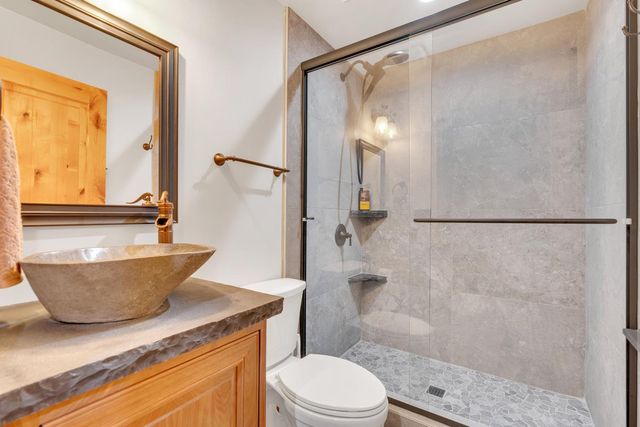 38954 Lake Point Court, Bass Lake, CA 93604