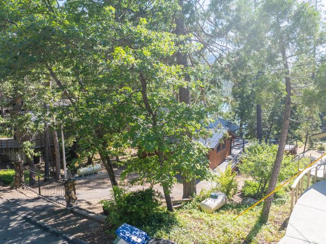 38954 Lake Point Court, Bass Lake, CA 93604