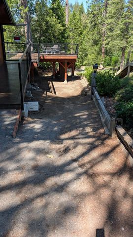 38954 Lake Point Court, Bass Lake, CA 93604
