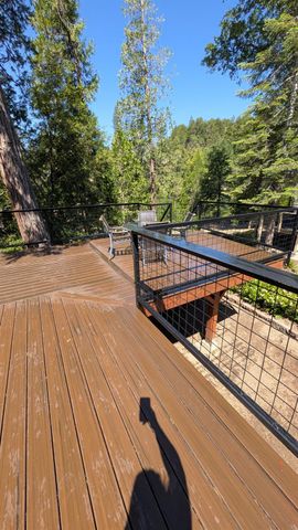 38954 Lake Point Court, Bass Lake, CA 93604