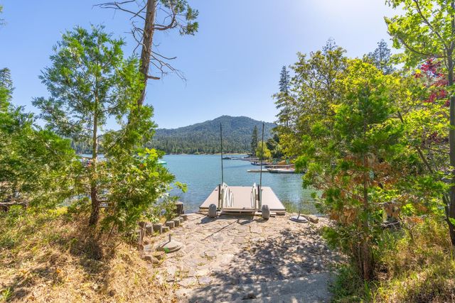 38954 Lake Point Court, Bass Lake, CA 93604