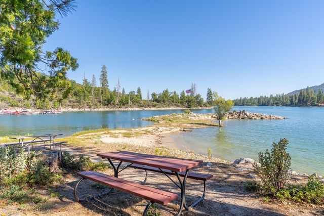 38954 Lake Point Court, Bass Lake, CA 93604