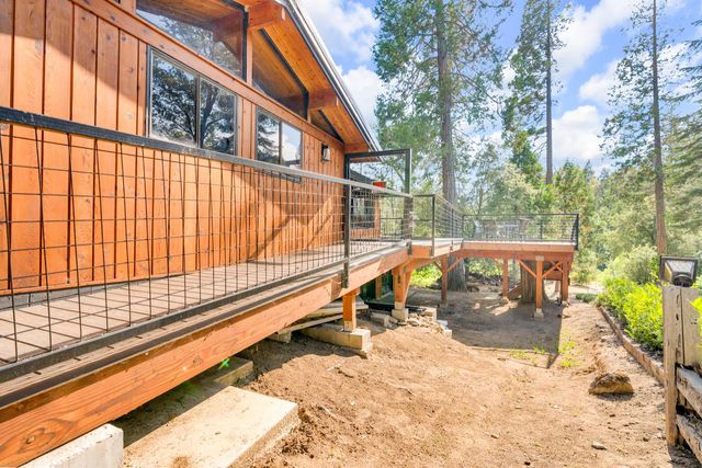 38954 Lake Point Court, Bass Lake, CA 93604