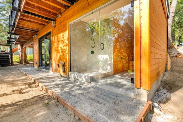 38954 Lake Point Court, Bass Lake, CA 93604