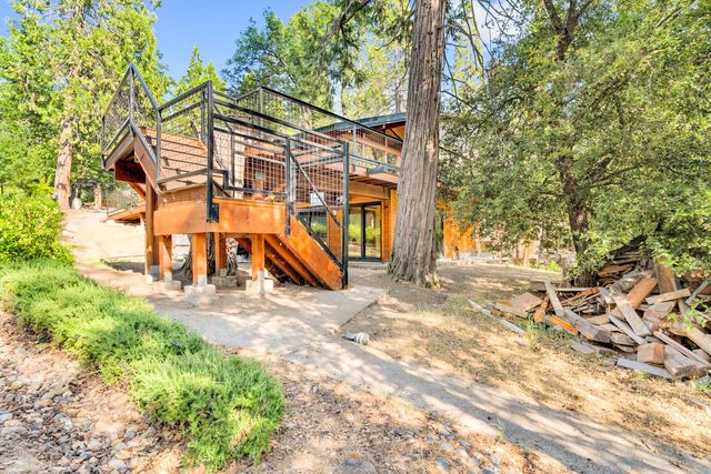 38954 Lake Point Court, Bass Lake, CA 93604