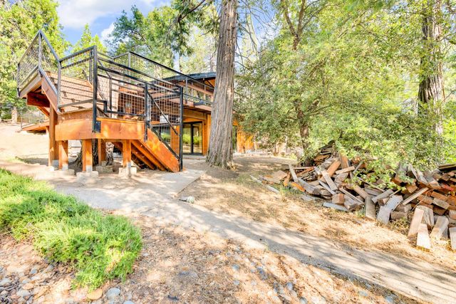 38954 Lake Point Court, Bass Lake, CA 93604