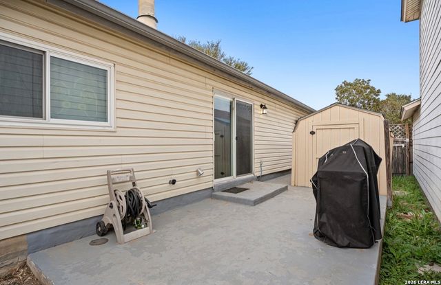 10124 Sunset Pl, San Antonio, TX 78245