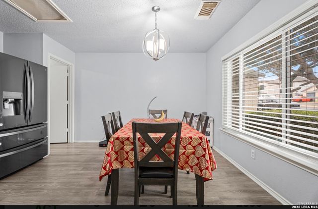 10124 Sunset Pl, San Antonio, TX 78245