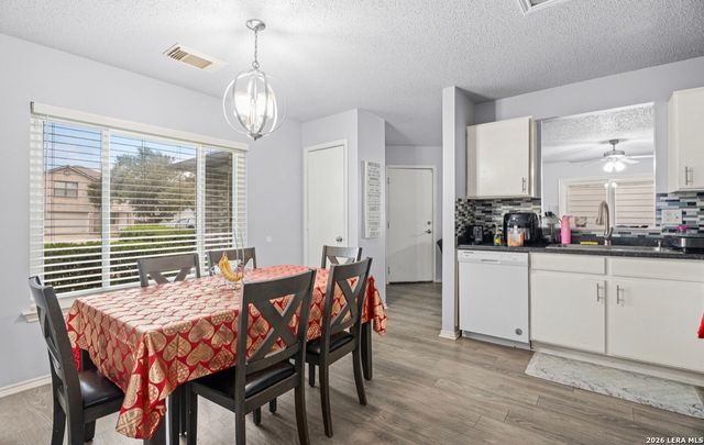 10124 Sunset Pl, San Antonio, TX 78245