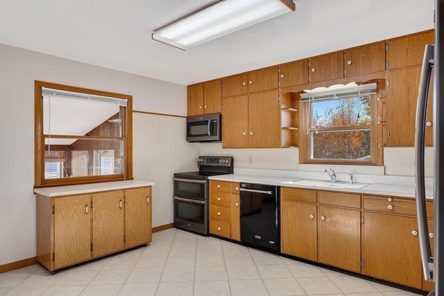 1332 East AVENUE N, Onalaska, WI 54650