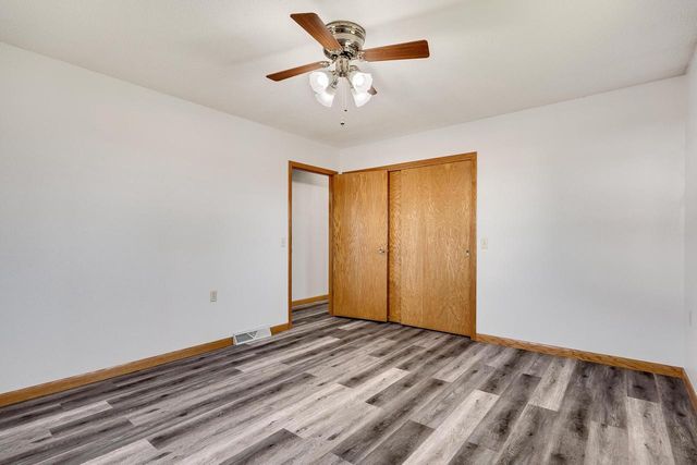 1332 East AVENUE N, Onalaska, WI 54650