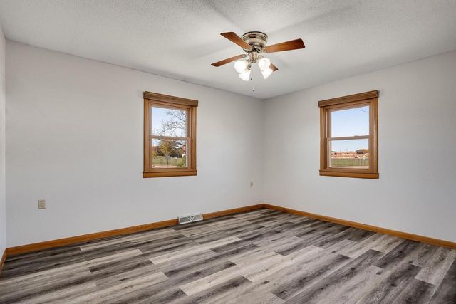 1332 East AVENUE N, Onalaska, WI 54650