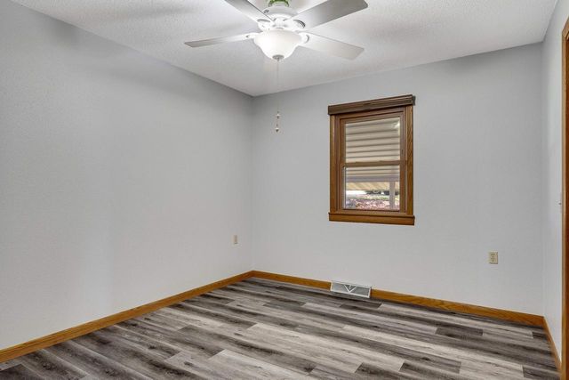 1332 East AVENUE N, Onalaska, WI 54650