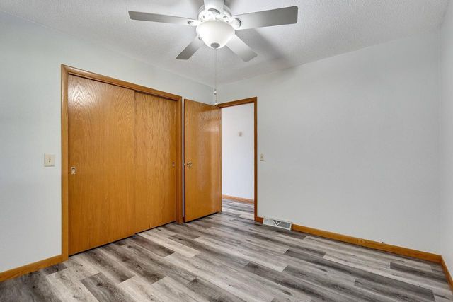 1332 East AVENUE N, Onalaska, WI 54650