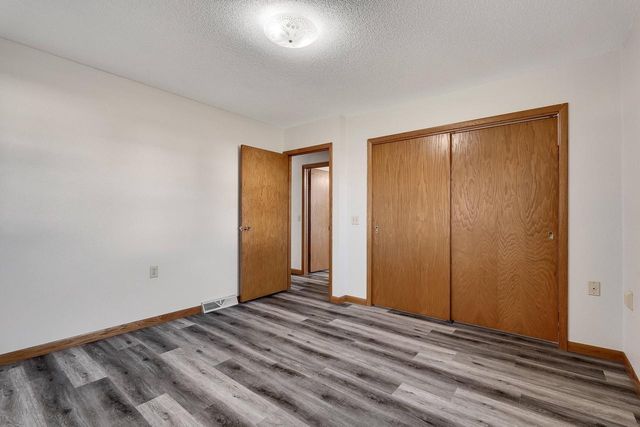 1332 East AVENUE N, Onalaska, WI 54650