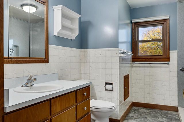 1332 East AVENUE N, Onalaska, WI 54650