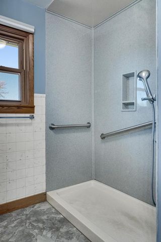 1332 East AVENUE N, Onalaska, WI 54650