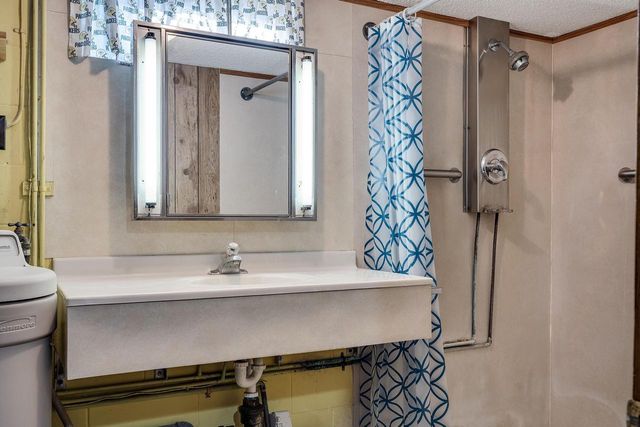 1332 East AVENUE N, Onalaska, WI 54650