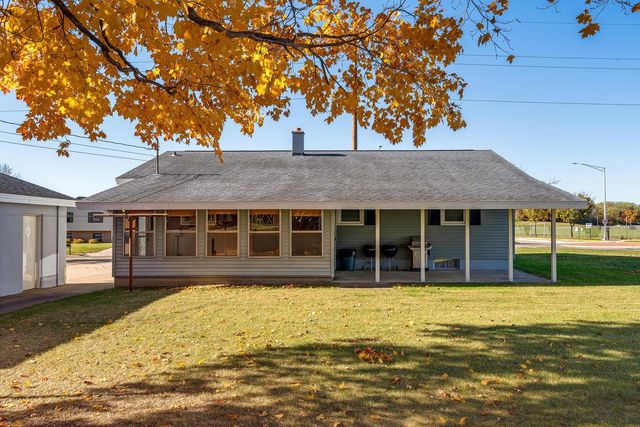 1332 East AVENUE N, Onalaska, WI 54650