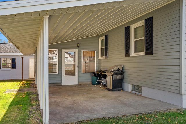 1332 East AVENUE N, Onalaska, WI 54650