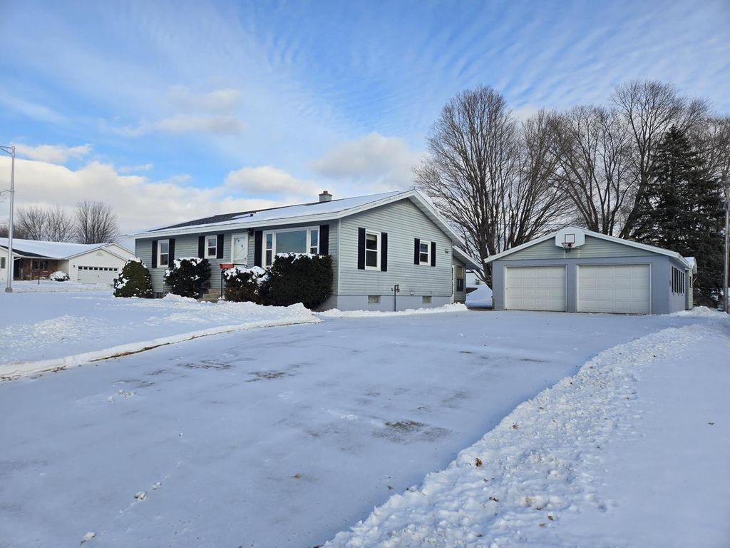 1332 East AVENUE N, Onalaska, WI 54650