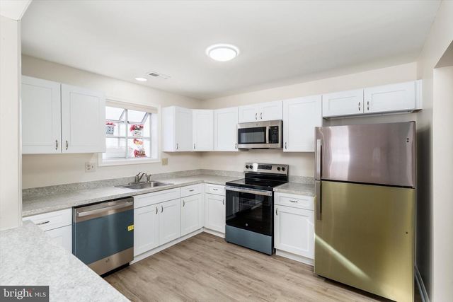 2 FERNWOOD CT, Columbus, NJ 08022