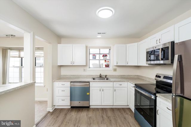 2 FERNWOOD CT, Columbus, NJ 08022