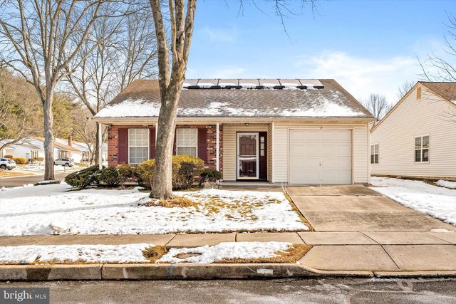 2 FERNWOOD CT, Columbus, NJ 08022