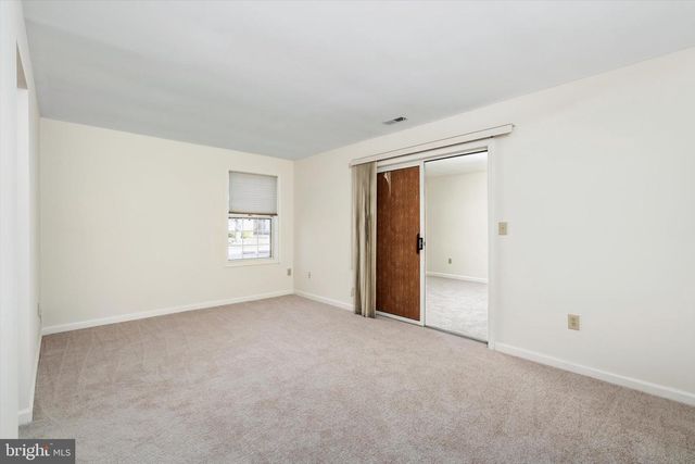 2 FERNWOOD CT, Columbus, NJ 08022