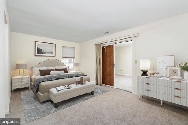 2 FERNWOOD CT, Columbus, NJ 08022