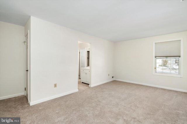 2 FERNWOOD CT, Columbus, NJ 08022