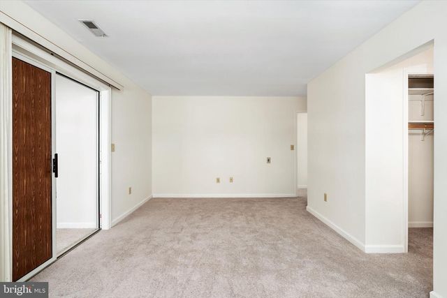 2 FERNWOOD CT, Columbus, NJ 08022