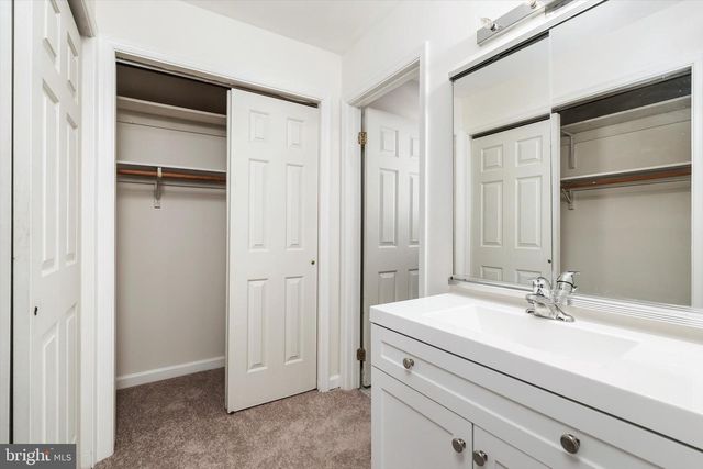 2 FERNWOOD CT, Columbus, NJ 08022