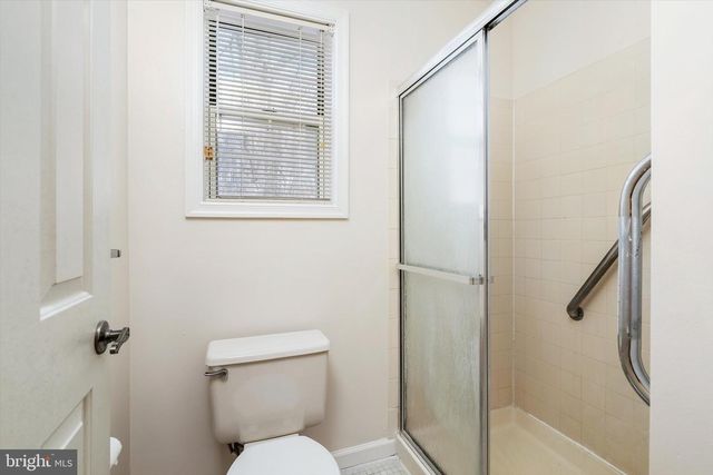 2 FERNWOOD CT, Columbus, NJ 08022