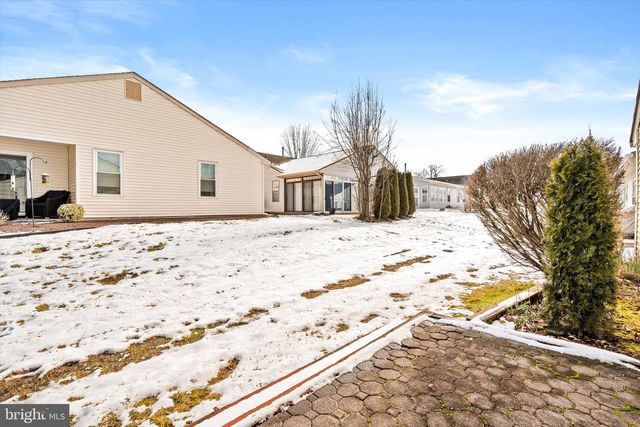 2 FERNWOOD CT, Columbus, NJ 08022