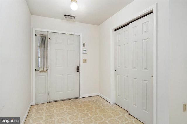 2 FERNWOOD CT, Columbus, NJ 08022