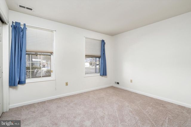 2 FERNWOOD CT, Columbus, NJ 08022