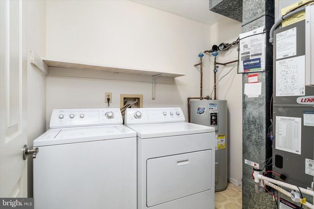 2 FERNWOOD CT, Columbus, NJ 08022