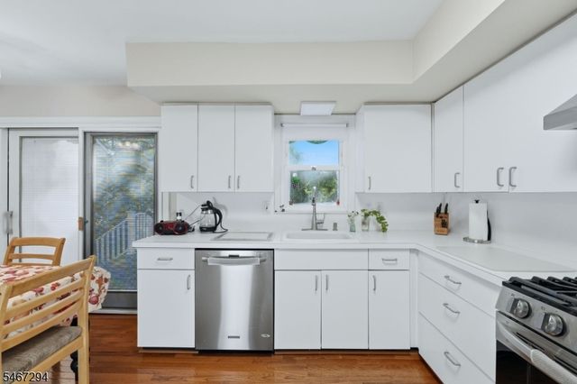 14 Whitaker Pl, West Caldwell Twp., NJ 07006