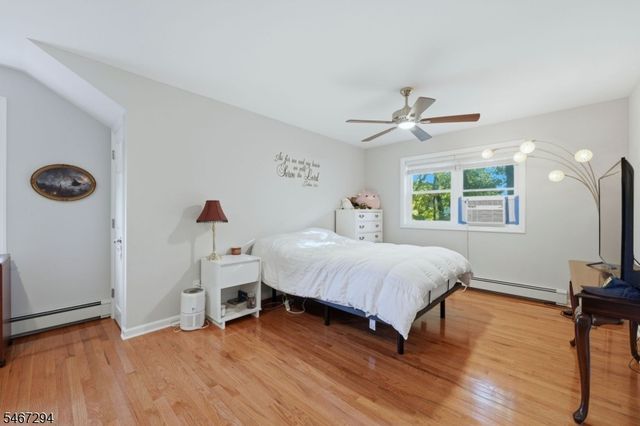 14 Whitaker Pl, West Caldwell Twp., NJ 07006