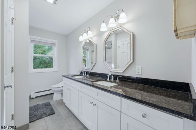 14 Whitaker Pl, West Caldwell Twp., NJ 07006