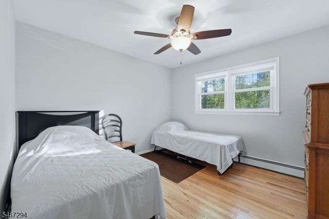 14 Whitaker Pl, West Caldwell Twp., NJ 07006
