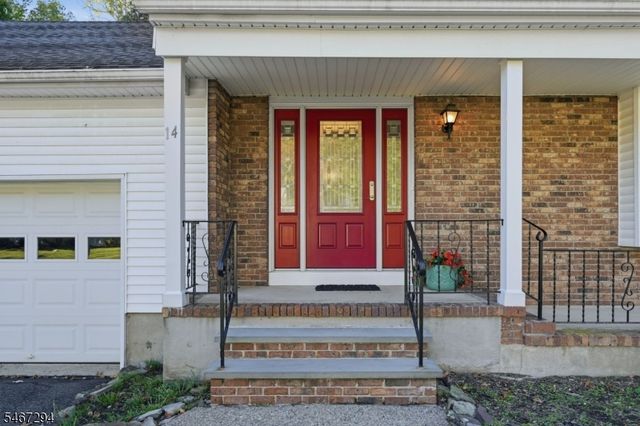 14 Whitaker Pl, West Caldwell Twp., NJ 07006