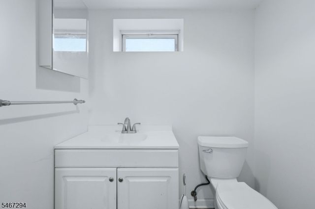 14 Whitaker Pl, West Caldwell Twp., NJ 07006